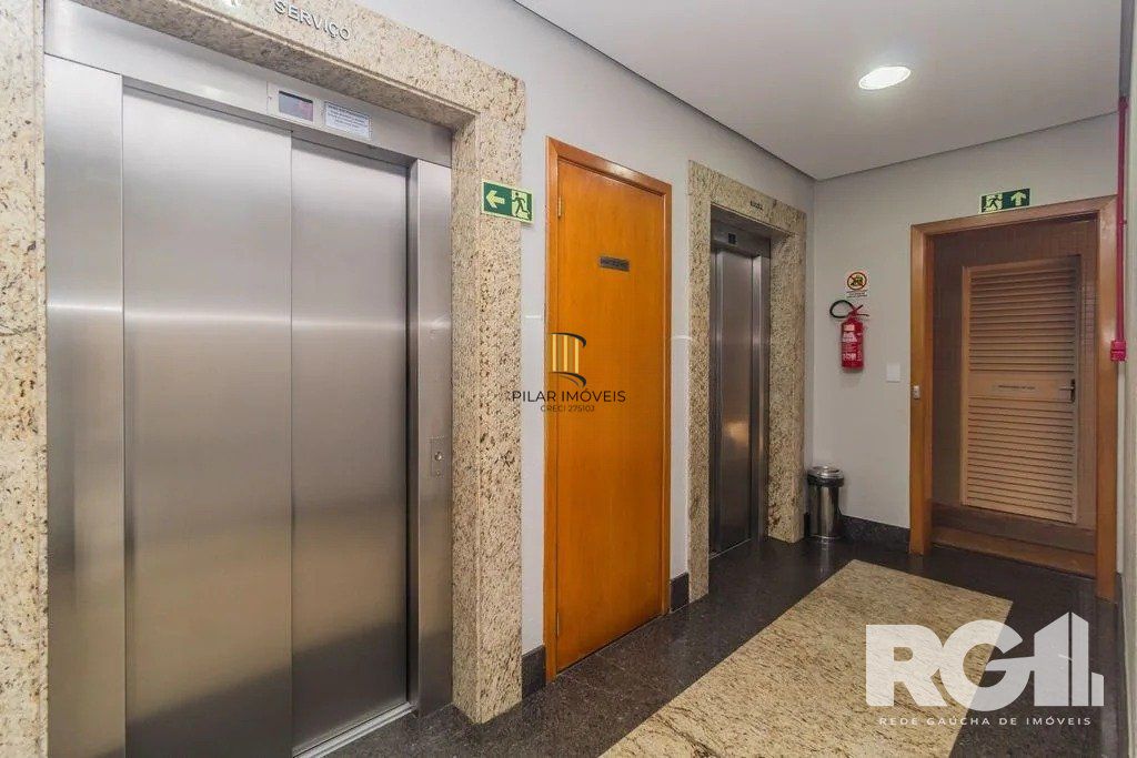Apartamento com 94m², 3 quartos, 1 suíte, 2 vagas, no bairro Cristo Redentor em Porto Alegre..