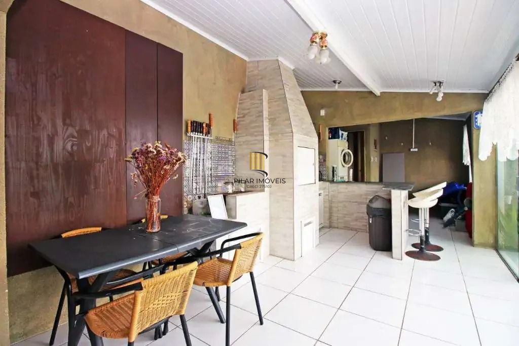 Sobrado com suíte, piscina e espaço gourmet no Jardim Sabará