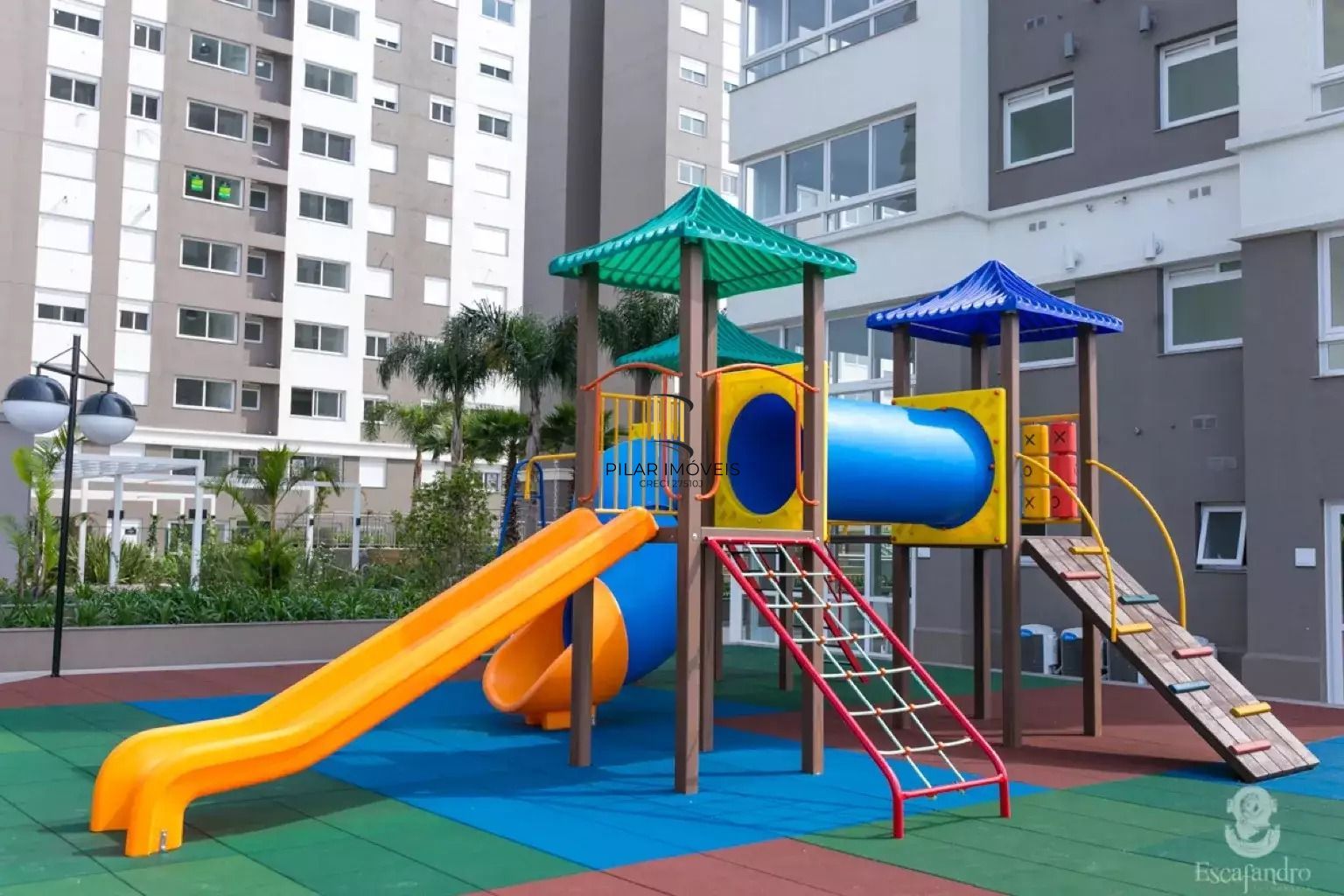 Apartamento de 2 Dormitórios, suíte, churrasqueira e 2 vagas.