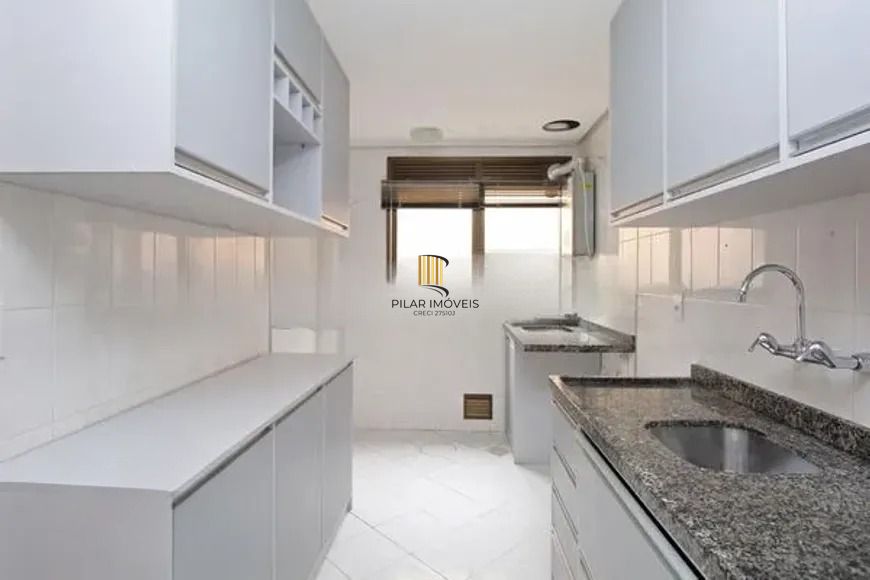 Apartamento com 2 dormitórios, suíte, churrasqueira e vaga de garagem.