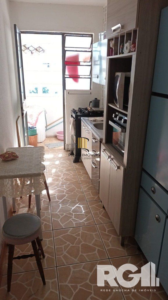 Apartamento com sacada 2 dorm na Avenida Engenheiro Francisco Rodolfo Simch - Sarandi