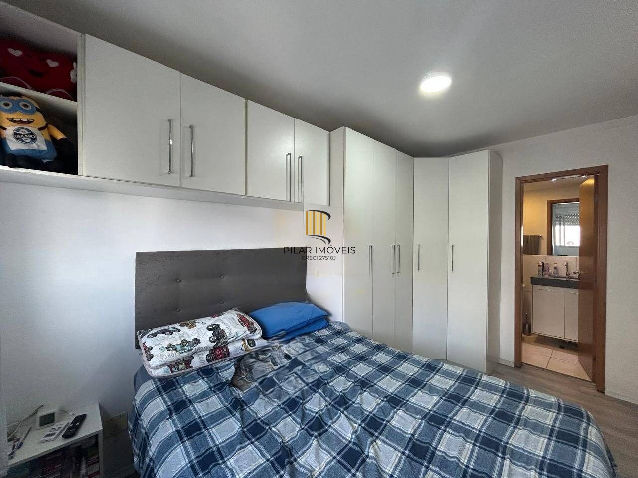 Apartamento com 2 dormitórios, suíte, sacada, churrasqueira e vaga.