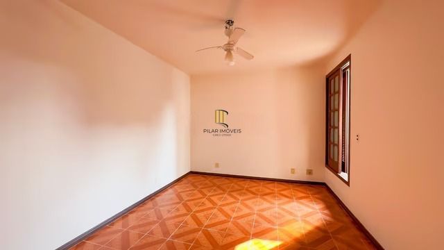 Casa térrea com 3 dormitórios, piscina, espaço gourmet com churrasqueira.