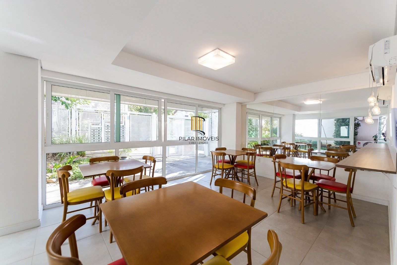 Apartamento mobiliado à venda com 1 dormitório no Mont Serrat