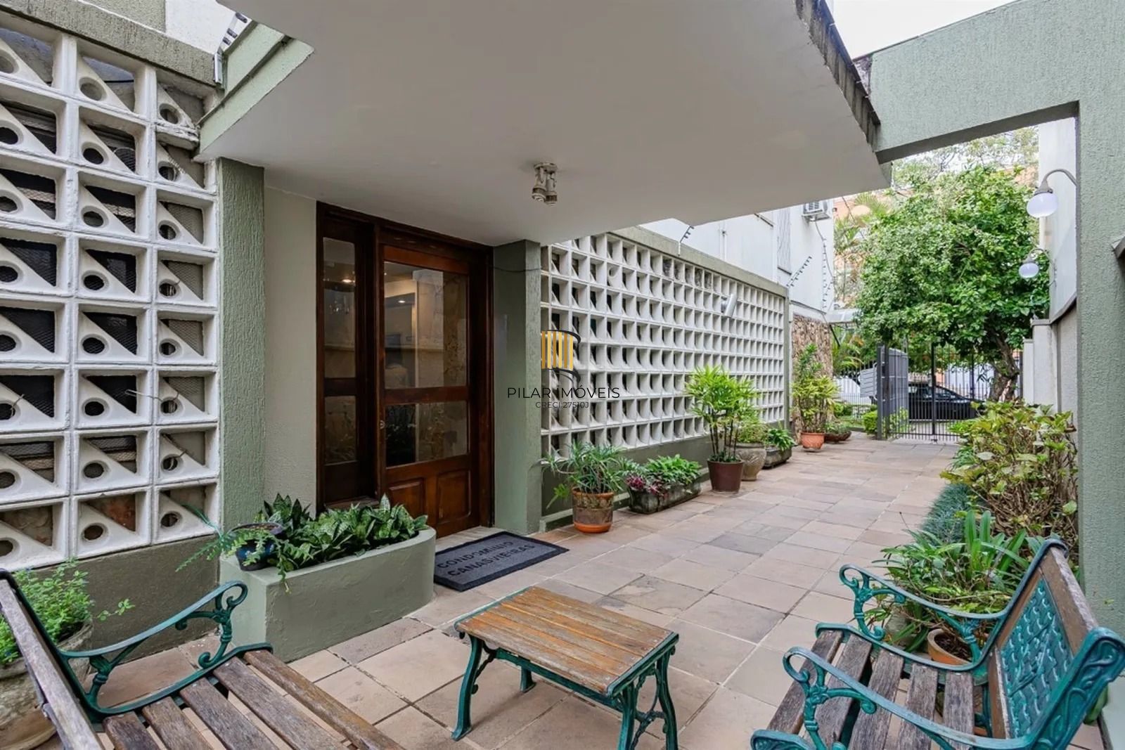 Apartamento de 2 dorm, 80m² privativos com vaga de garagem e elevador.