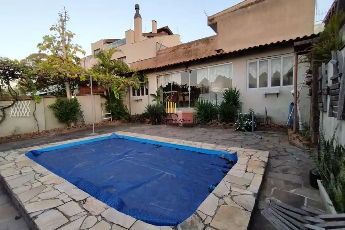 Sobrado com suíte, piscina e espaço gourmet no Jardim Sabará