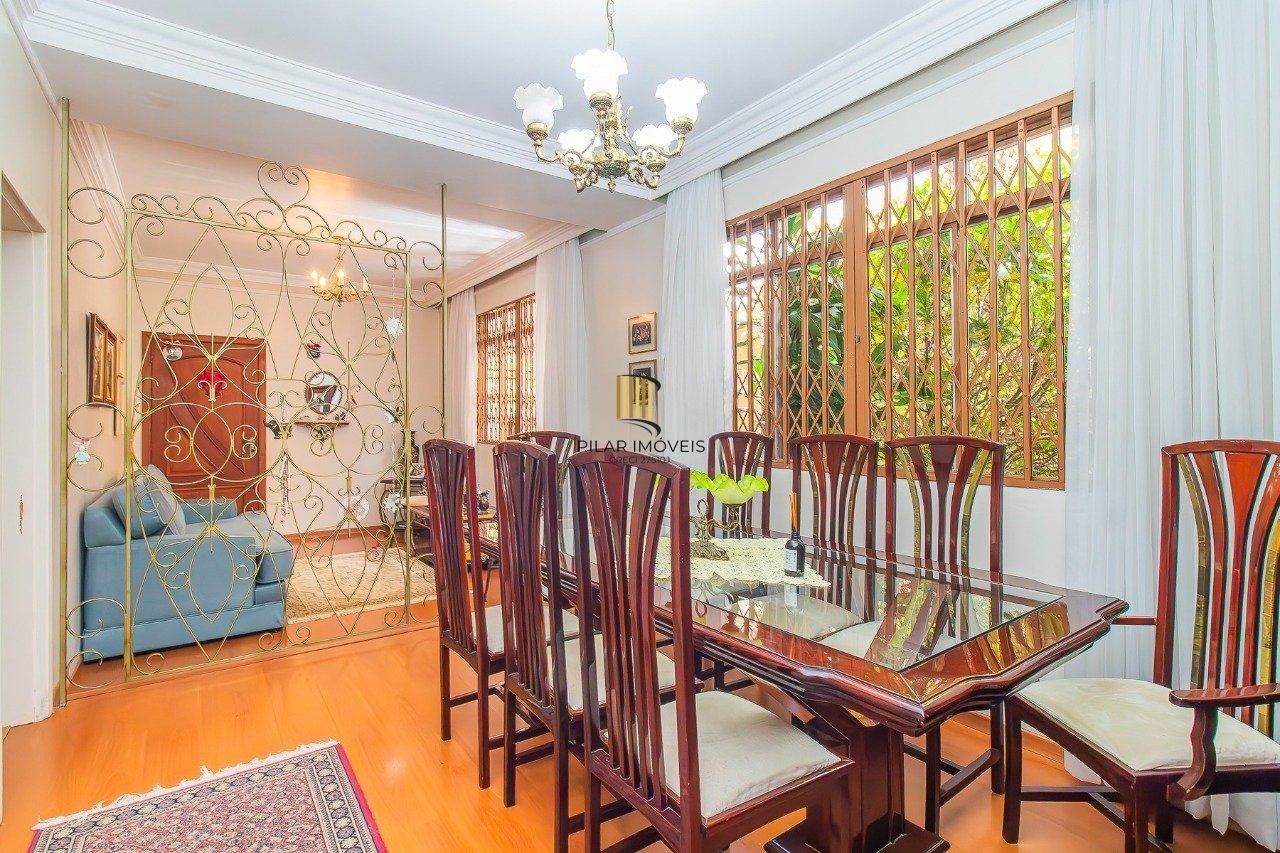 Casa ampla com pátio, edícula e terraço – Vila Ipiranga, Porto Alegre