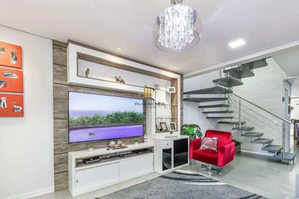 Sobrado com 3 Dormitórios, Suíte e Terraço Panorâmico - Jardim Planalto