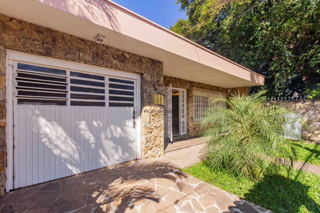 Casa 3 dormitórios, 2 suítes, piscina