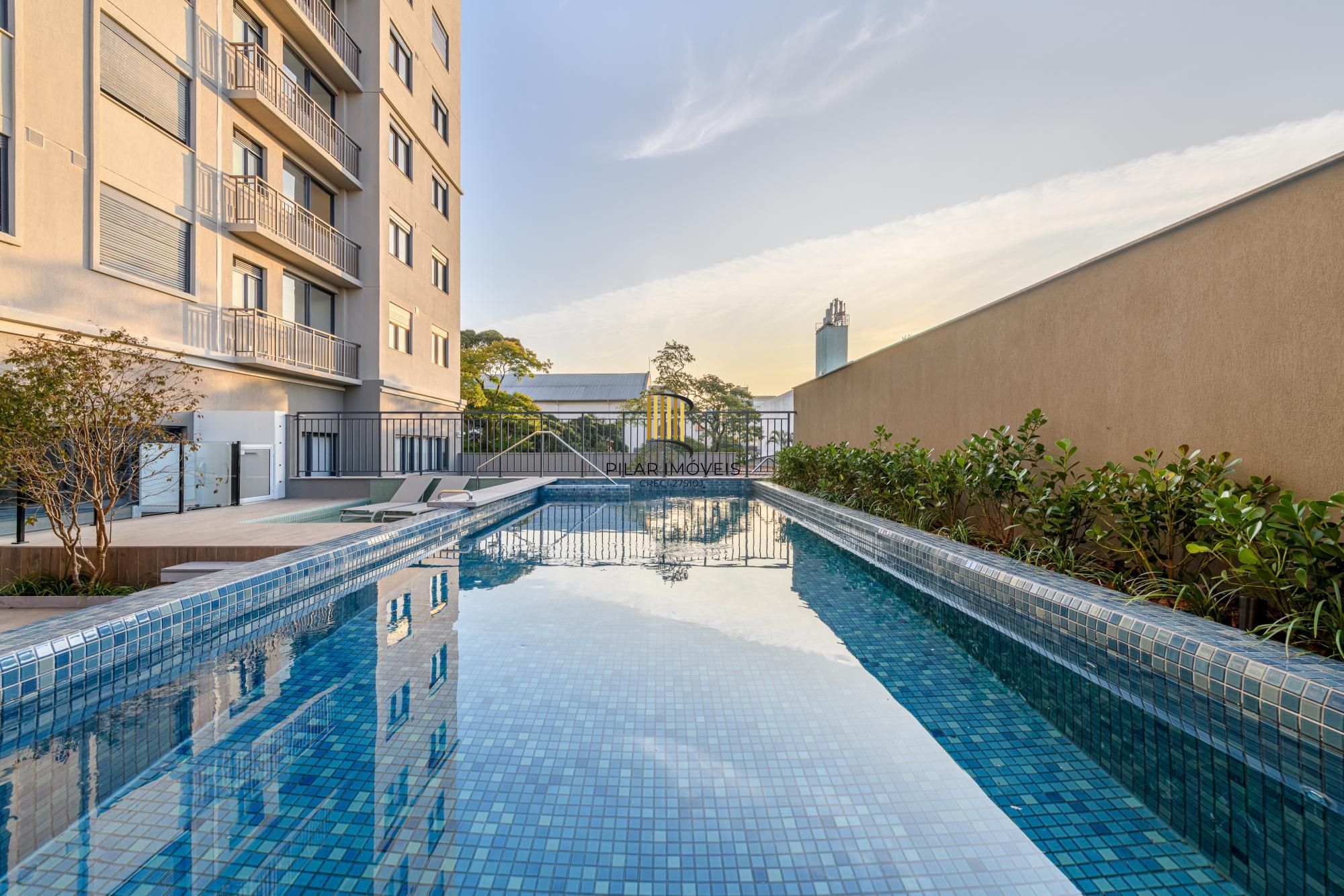 Apartamento, 2 Quartos Semimobiliado, churrasqueira, 1 vaga - Menino Deus