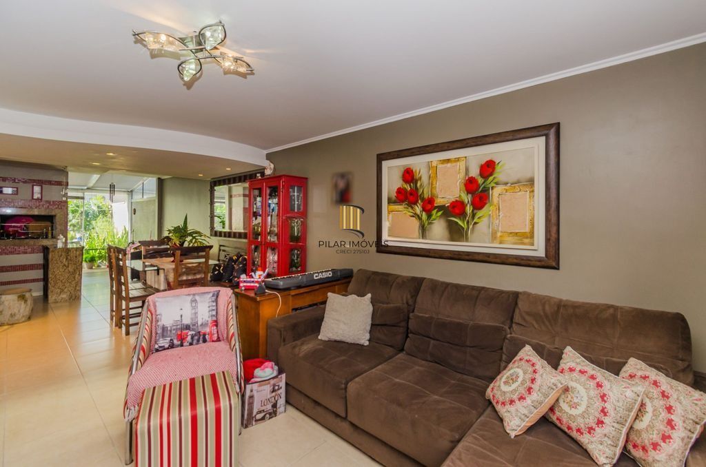 Casa em Condomínio 4 Dormitórios com Suíte no Lindoia - Porto Alegre