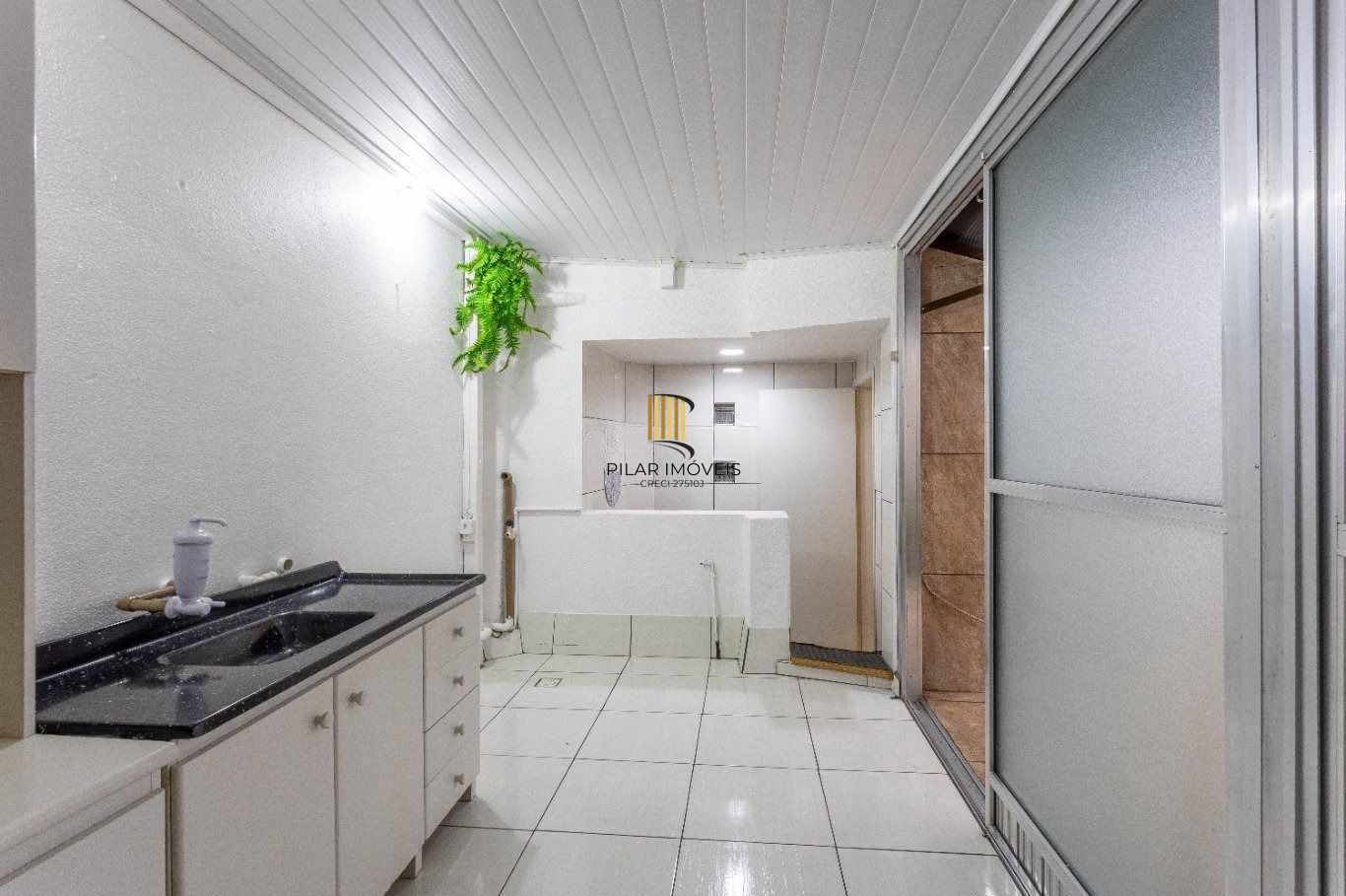 Apartamento com pátio e churrasqueira, amplo e iluminado