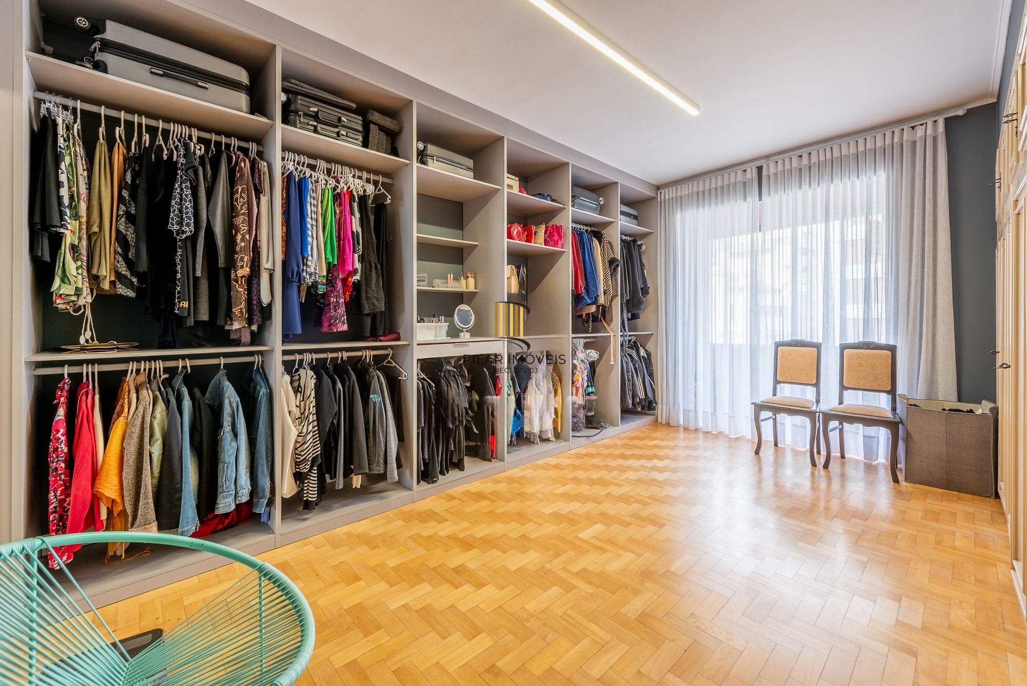 Apartamento com 295m² e 3 dormitórios, 1 suíte, 2 vagas individuais, no bairro Independência