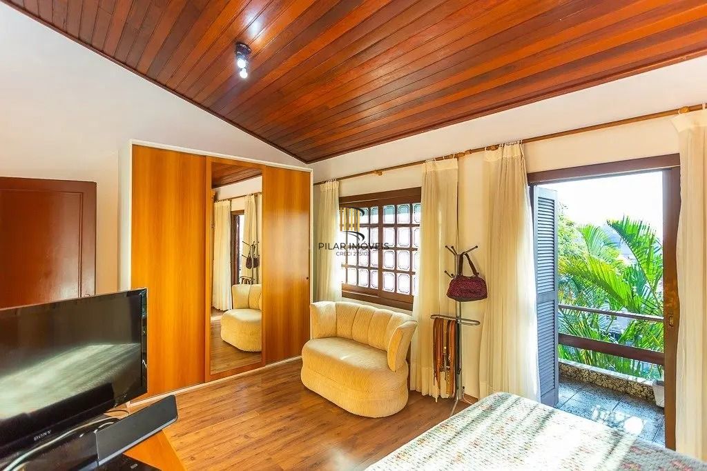 Casa espaçosa com 6 dormitórios e vista incrível no Cristo Redentor