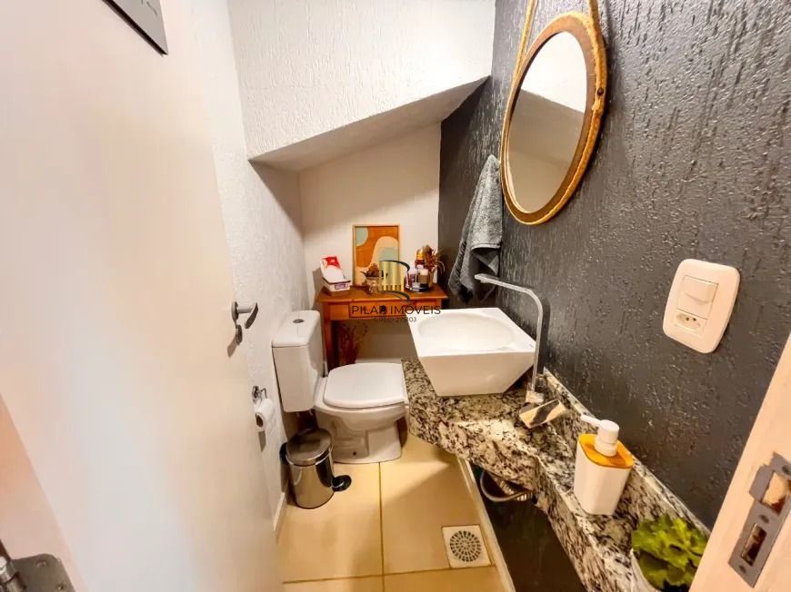 Casa Reformada em Condomínio com Suíte e Espaço Versátil Avenida Ecoville