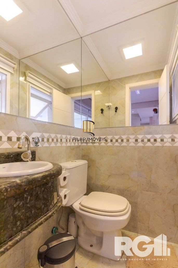 Casa em Condomínio com 3 Suítes, Espaço Gourmet e 5 Vagas de Garagem