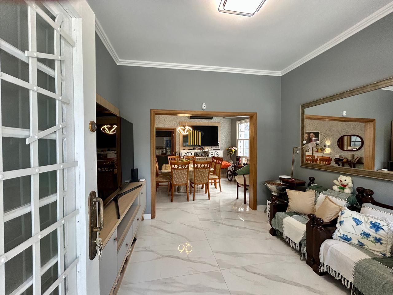 Casa 8 dormitórios, 5 banheiros e 6 vagas no Bairro São João Porto Alegre