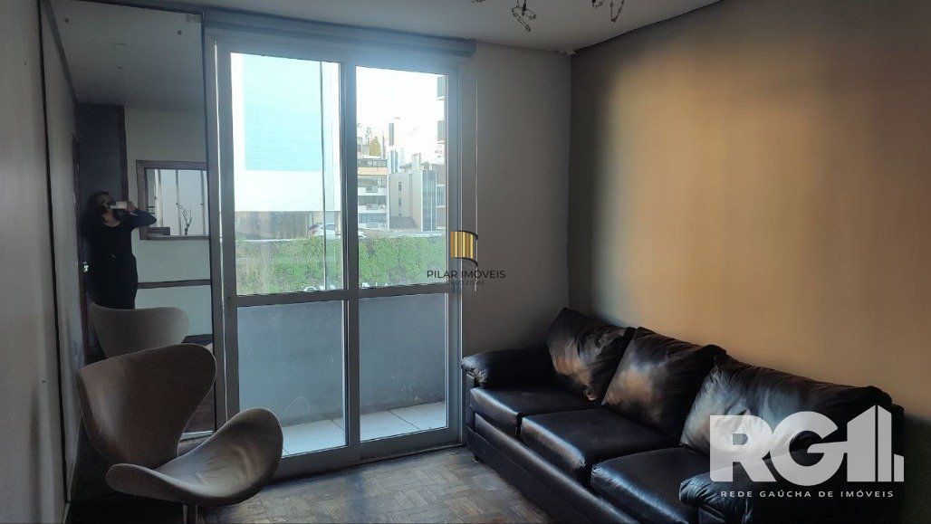 Apartamento a venda com 3 dormitórios, com sacada, de frente. Rua 24 de Outubro Auxiliadora.