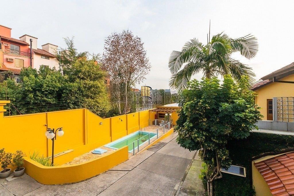 Casa em condomínio com 4 quartos, 2 suítes e 2 vagas à - Jardim Sabara
