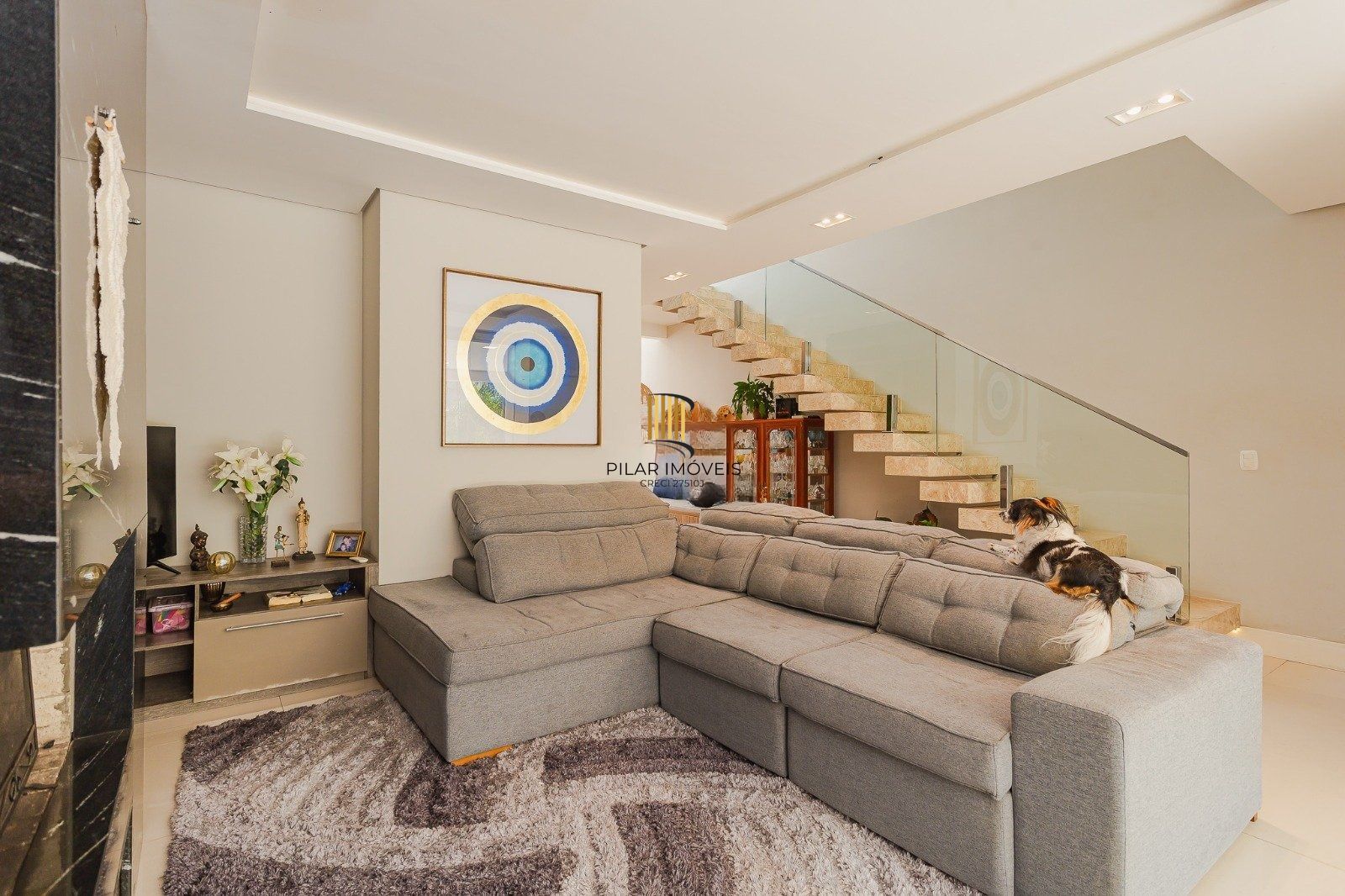 Casa de alto padrão com elevador e piscina acessível em condomínio no Passo das Pedras