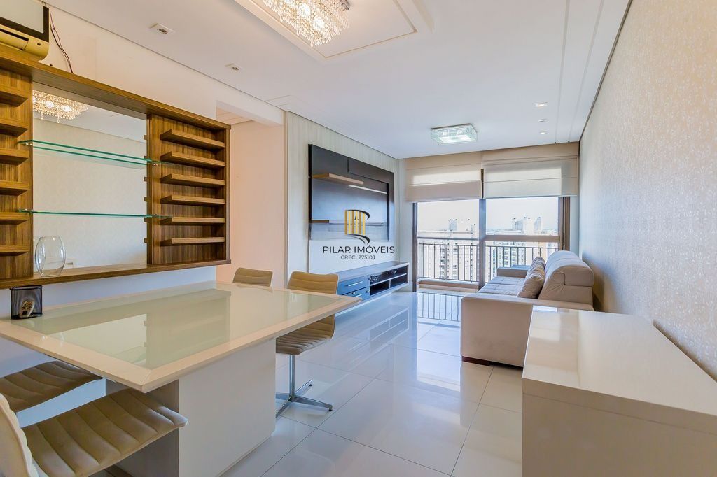 Apartamento mobiliado com lareira, suíte e sacada com vista definida - Pilar Imóveis