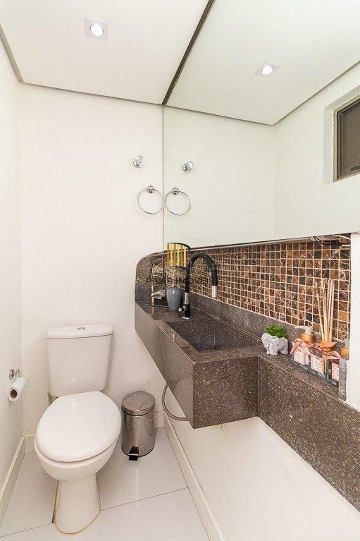 Casa em condomínio com 4 quartos, 2 suítes e 2 vagas à - Jardim Sabara