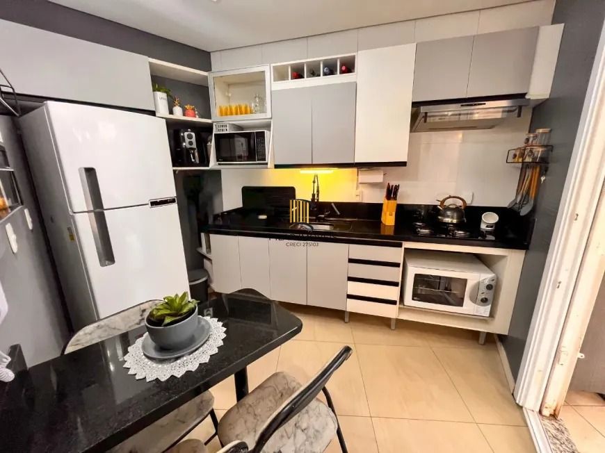 Casa Reformada em Condomínio com Suíte e Espaço Versátil Avenida Ecoville