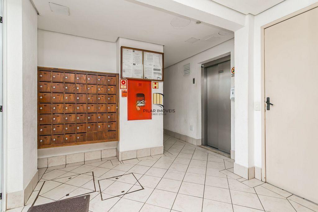 Apartamento com sacada e churrasqueira, 52m² privativos, 2 dormitórios e 1 vaga de garagem escriturada, na Lindolfo Henke - Bairro Sarandi