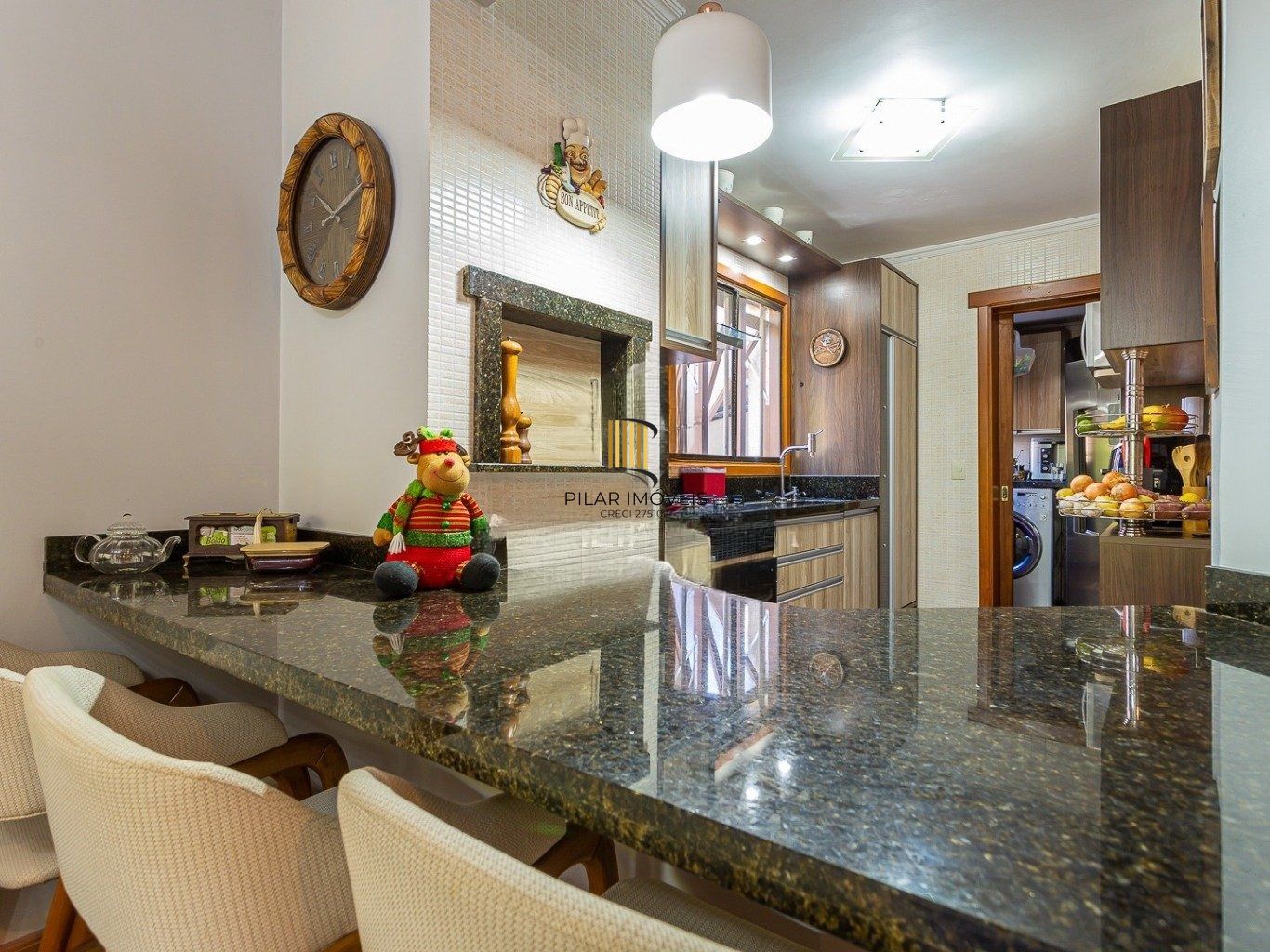 Apartamento Mobiliado, 3 dormitórios e 2 vagas no Bairro Vila Ipiranga