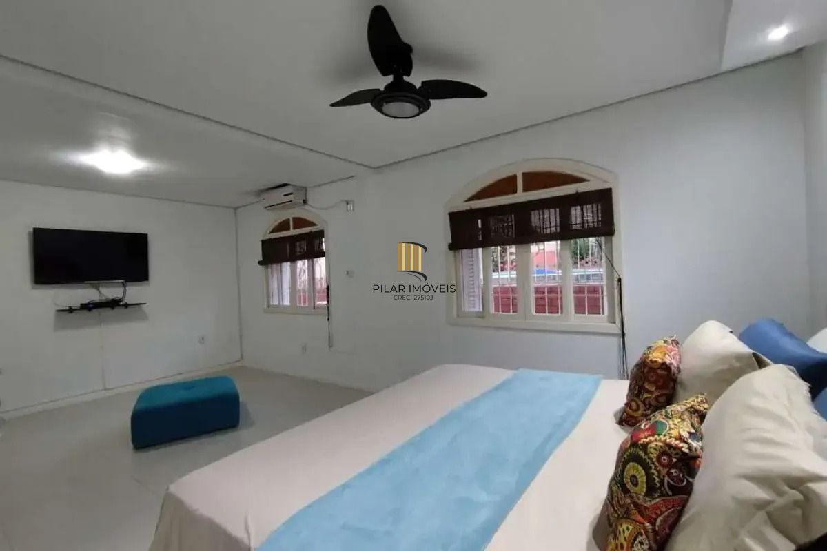 Sobrado com suíte, piscina e espaço gourmet no Jardim Sabará