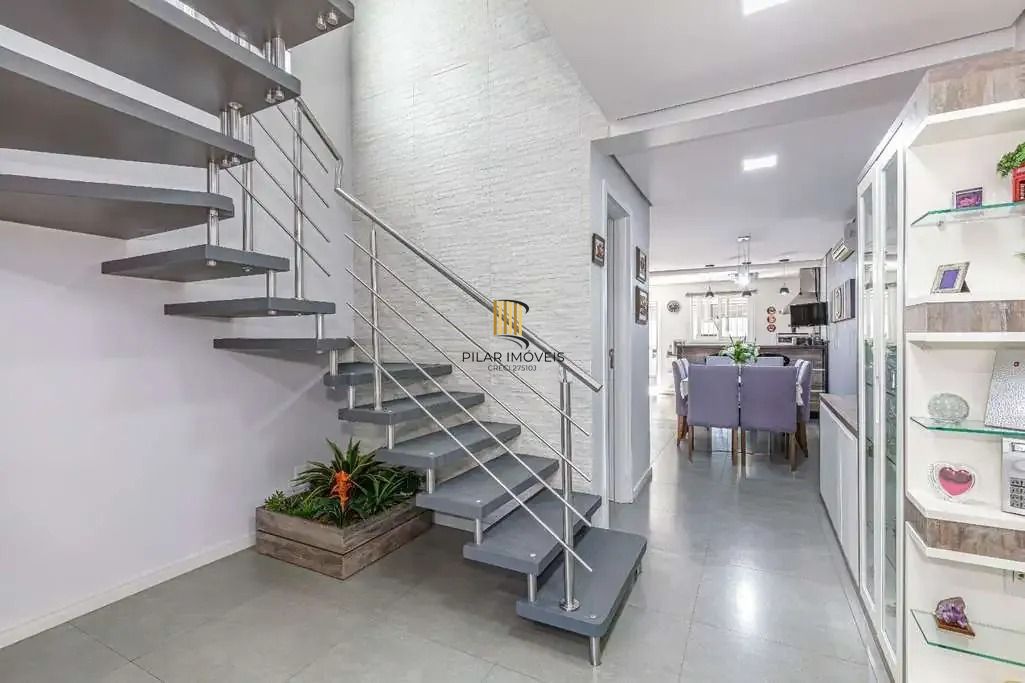 Sobrado com 3 Dormitórios, Suíte e Terraço Panorâmico - Jardim Planalto