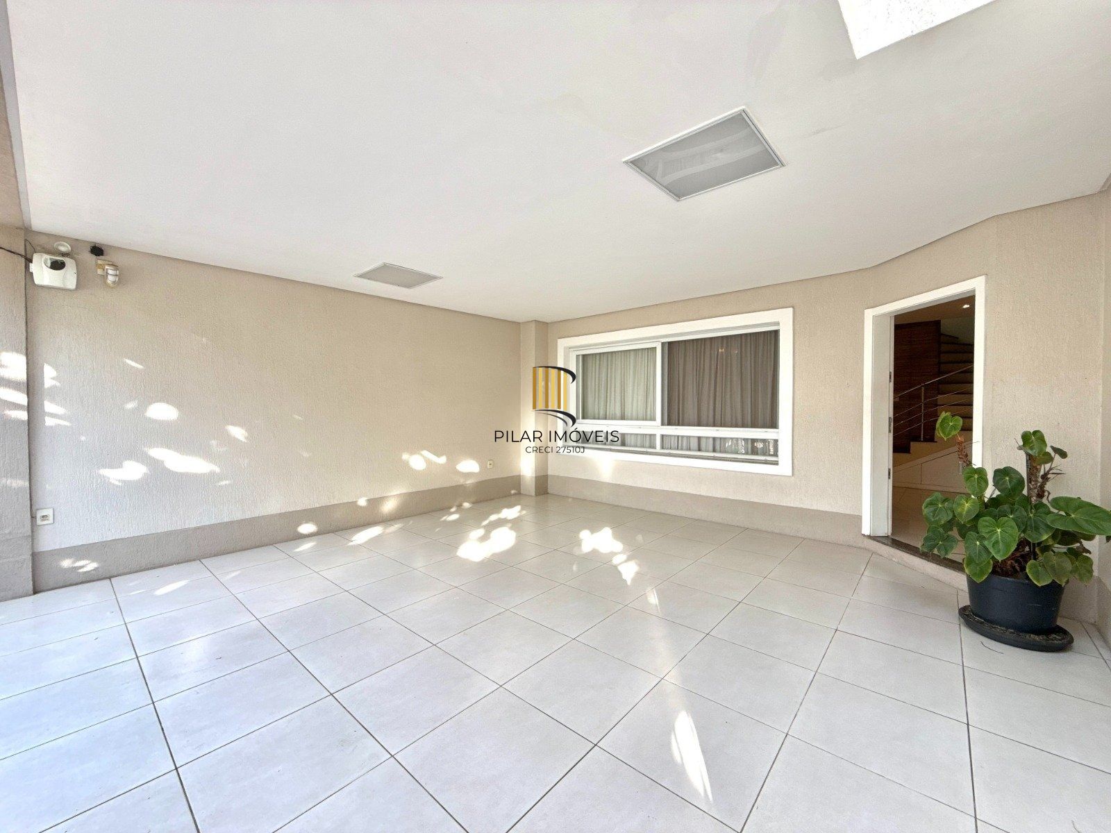 Casa com 3 Suítes e 3 Vagas no Bairro Vila Ipiranga