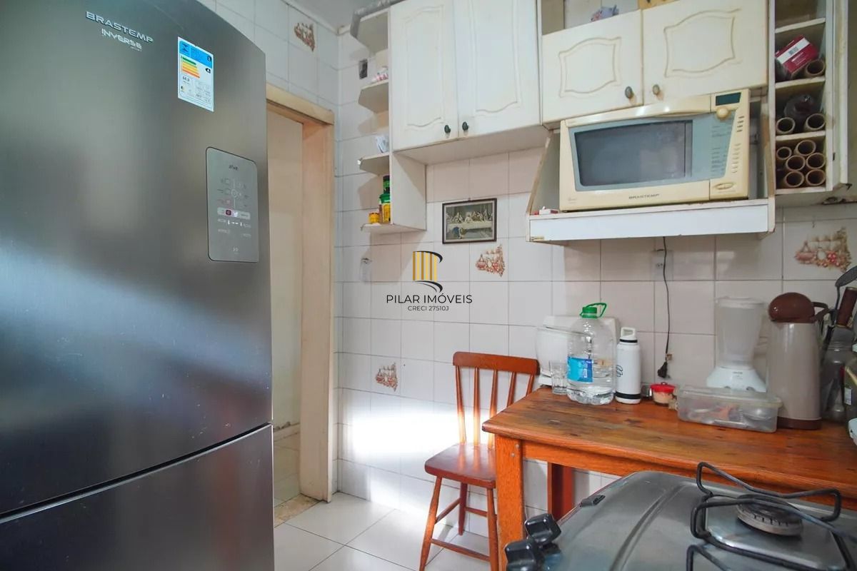 Casa Térrea com 5 dormitórios, Amplo Terreno de 300m² - Bairro Santa Rosa