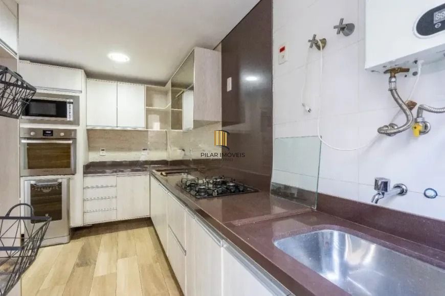 Casa em condomínio com 3 dormitórios, suíte e pátio amplo – 147m²