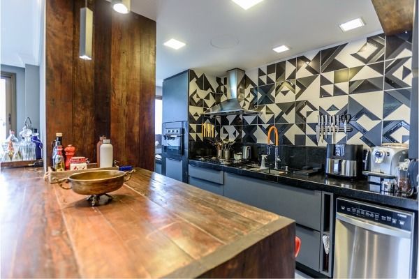 Apartamento reformado 3 dormitórios com vista aberta no Mont Serrat