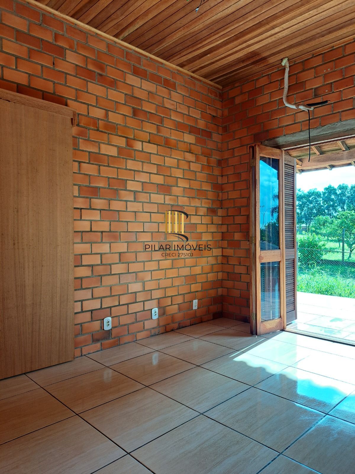 Sobrado 200m² privativos, 4 dormitórios 1 suíte e 2 vagas cobertas - Gravataí