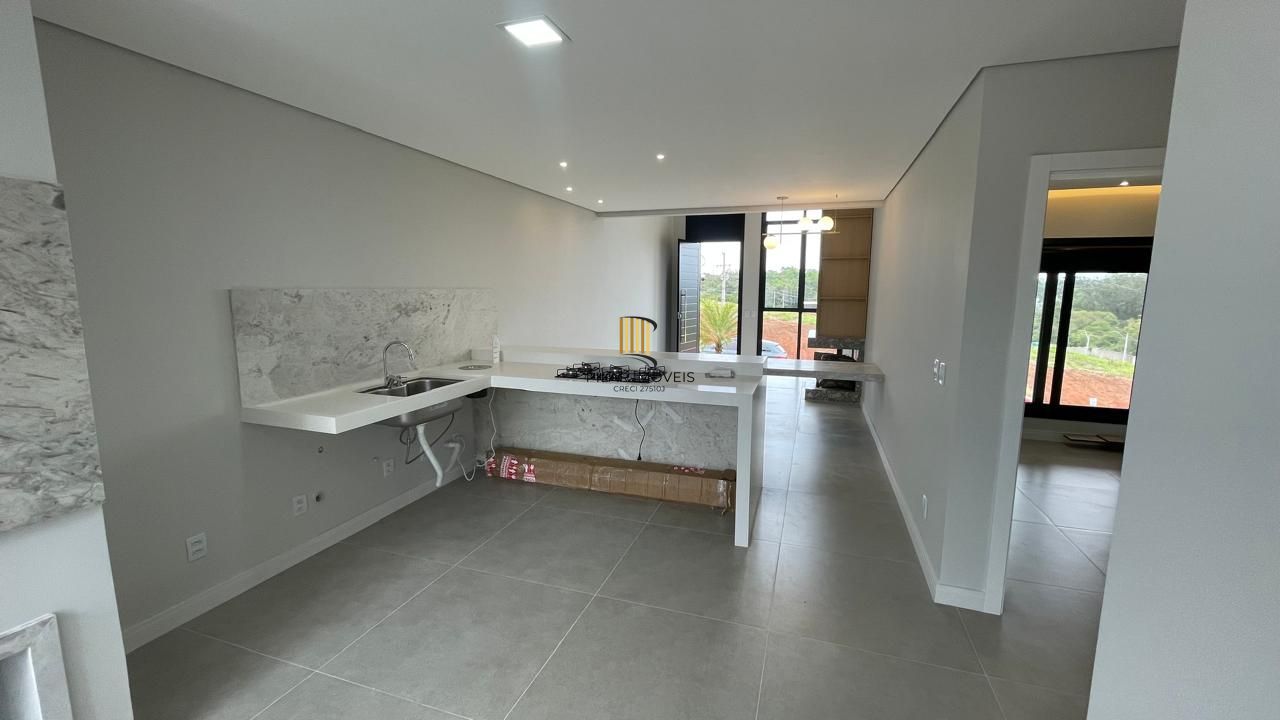 Casa em condomínio com 3 dormitórios 2 suíte 2 vagas.