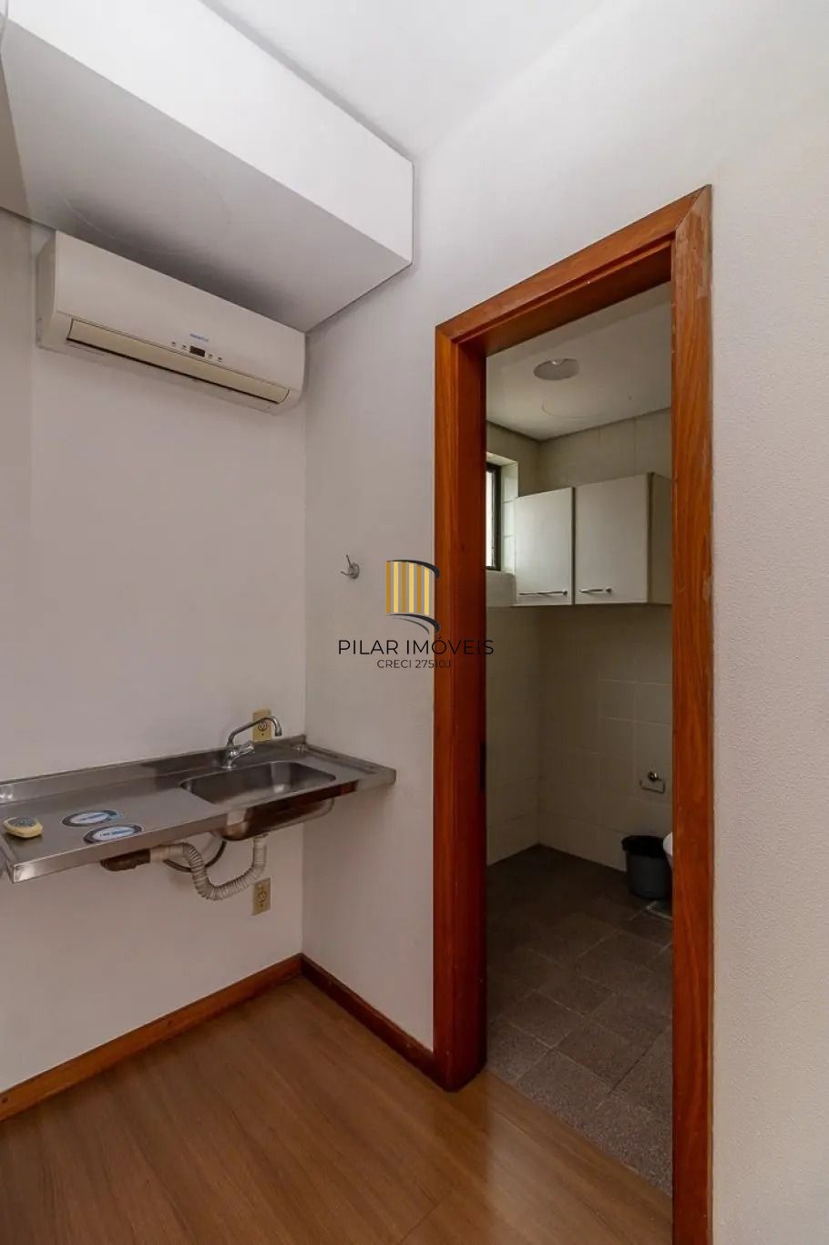 Sala a com 40m² privativos vaga e elevador, na Rua Barão do Gravataí, Menino Deus - Porto Alegre.