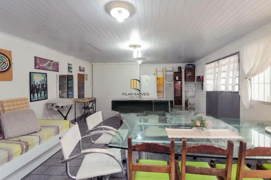Casa térrea  com 200m² privativos, 3 quartos, Rua Sylvio Sanson - Sarandi
