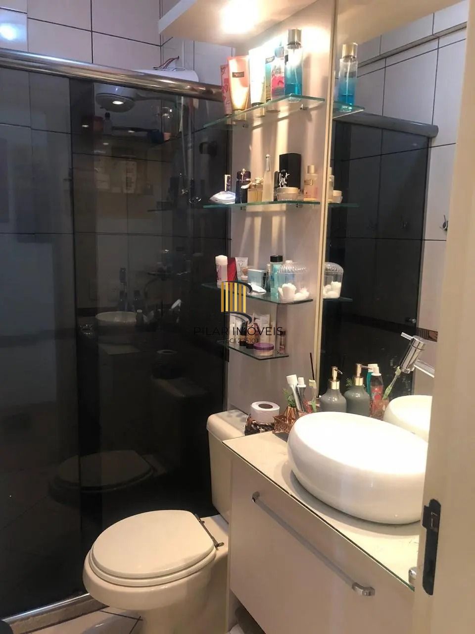 Apartamento com sacada e churrasqueira, 52m² privativos, 2 dormitórios e 1 vaga de garagem escriturada, na Lindolfo Henke - Bairro Sarandi