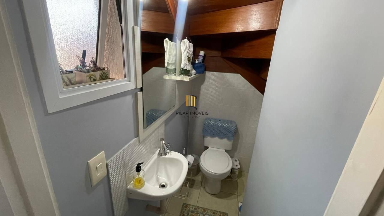 Sobrado em condomínio no Jardim Lindóia com pátio e suíte