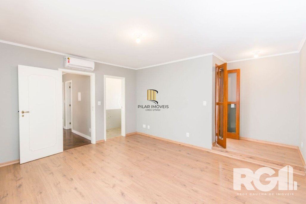 Casa com piscina, 3 dormitórios, 258m² privativos, no Jardim Itu.