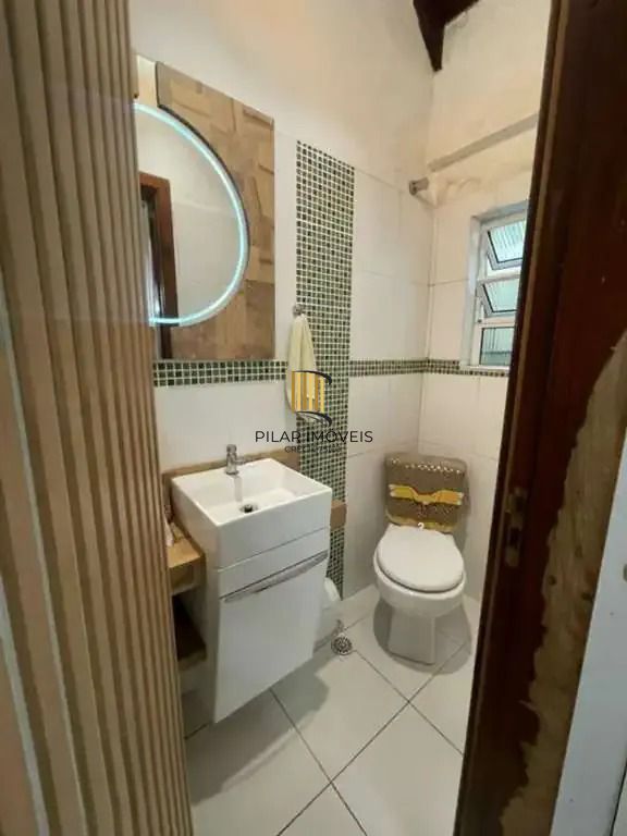 Casa térrea com 2 suítes com amplo pátio,