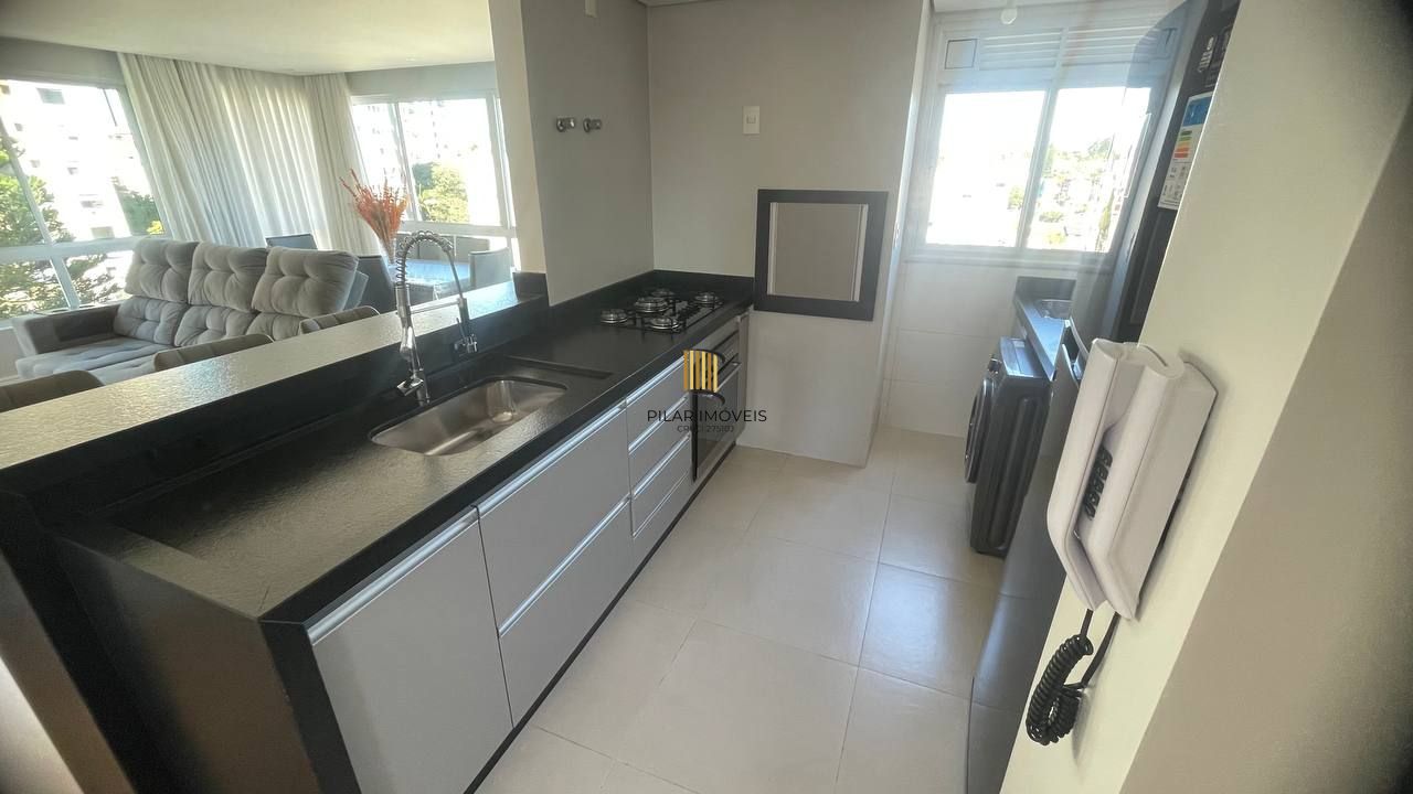 Apartamento 100% decorado com 92m², suíte, churrasqueira e 2 vagas de garagem.