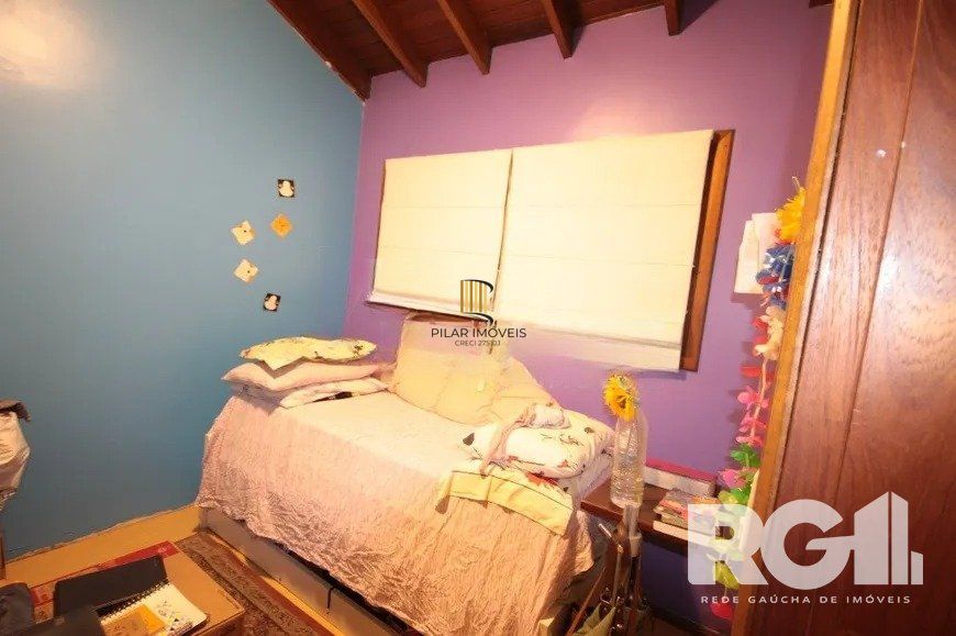 Casa residencial com 3 dormitórios 90m² privativos, e 2 vagas à venda no bairro Parque Santa Fé em Porto Alegre