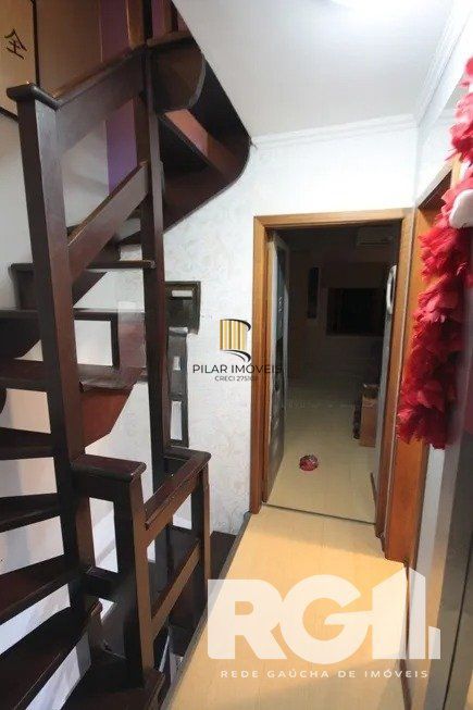 Casa residencial com 3 dormitórios 90m² privativos, e 2 vagas à venda no bairro Parque Santa Fé em Porto Alegre