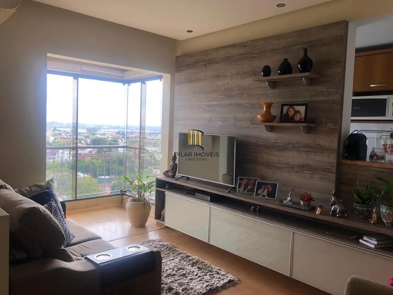 Apartamento com sacada e churrasqueira com 2 quartos e 52m²  privativos no Bairro Sarandi, Porto Alegre.