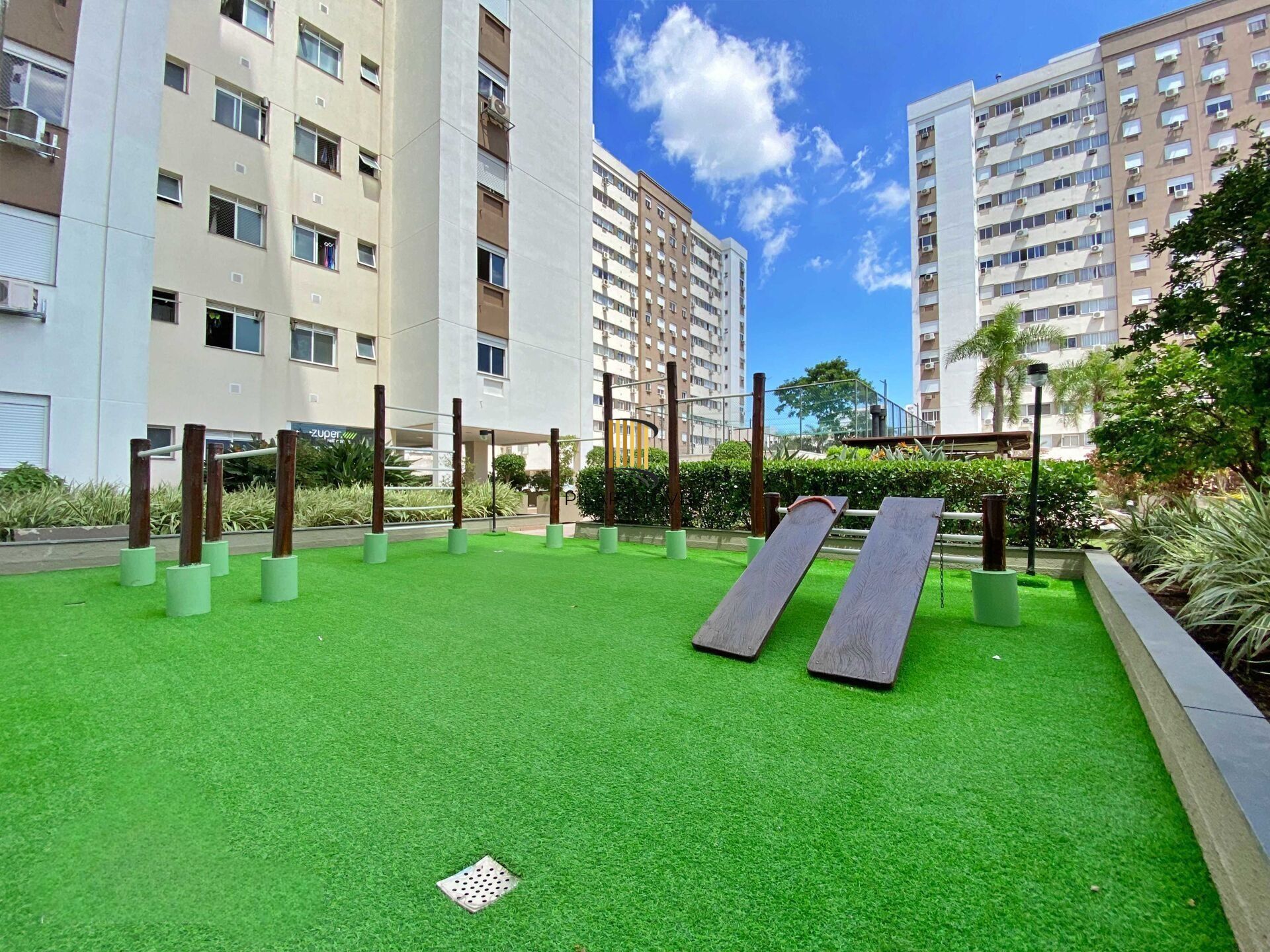 Apto 3 dorm living estendido, andar alto no Passo da Areia