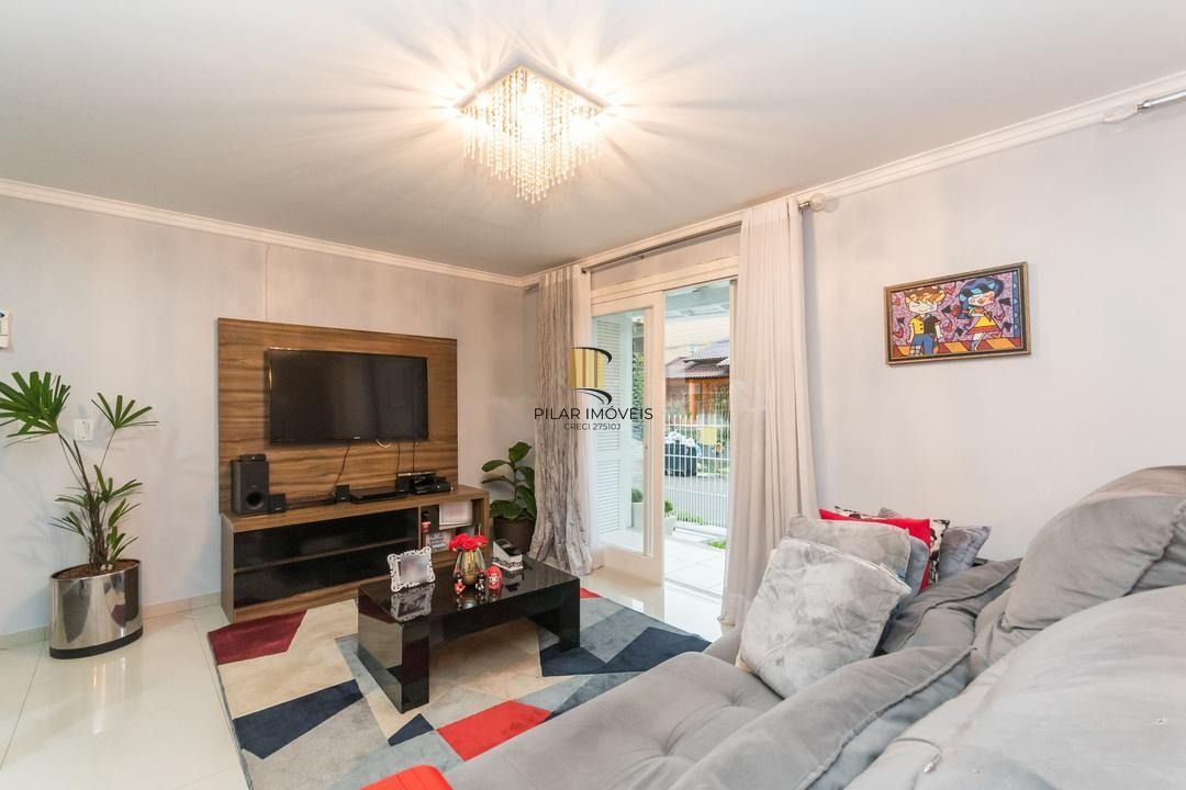 Casa com 3 dormitórios, 01 suíte, 03 vagas