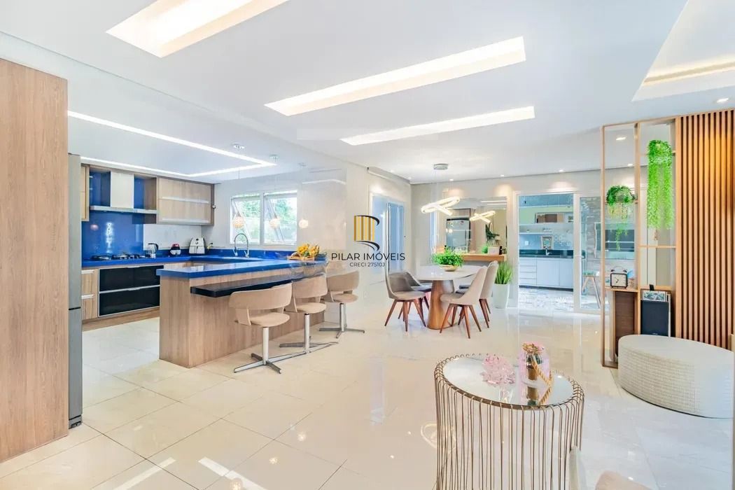 Casa térrea com 3 dormitórios, suíte e 2 vagas.